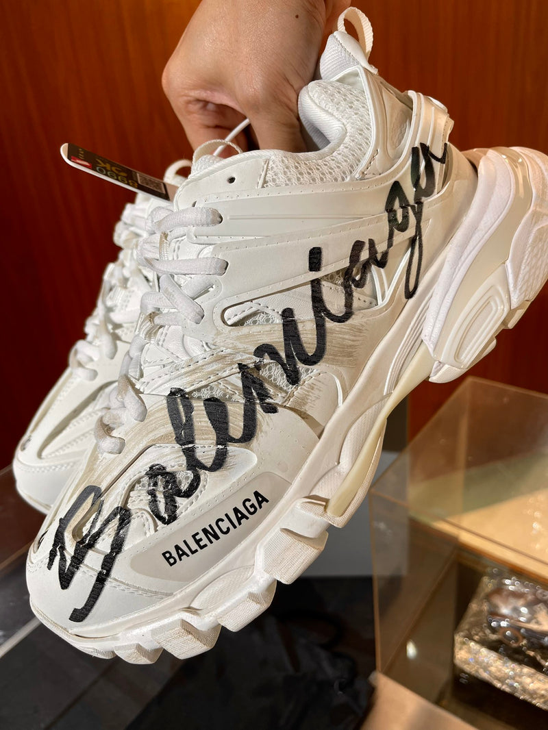 Tênis Balenciaga Triple S Grafite Branco